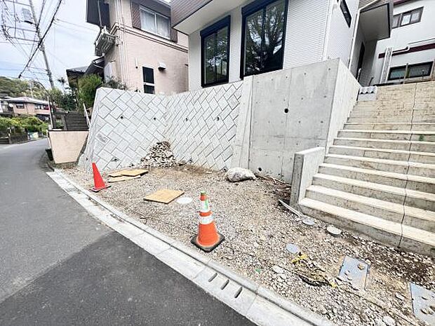 駐車場ももちろん完備しておりますのでお車所有の方にも心強いです。