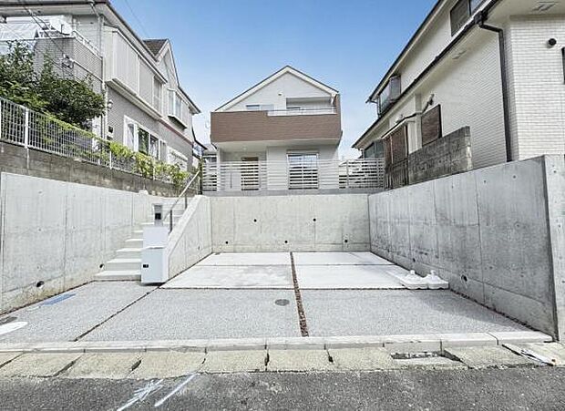 駐車場ももちろん完備しておりますのでお車所有の方にも心強いです。