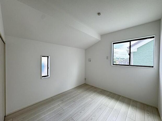 5.2帖の洋室はゲストルームとしてもお使いいただけますね。