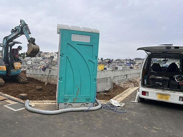 前面道路を含めた現地写真です。ぜひ周辺環境も併せてご覧ください。