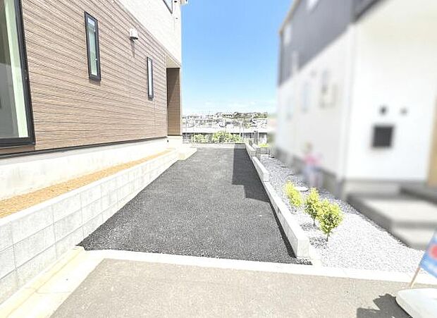 駐車場ももちろん完備しておりますのでお車所有の方にも心強いです。