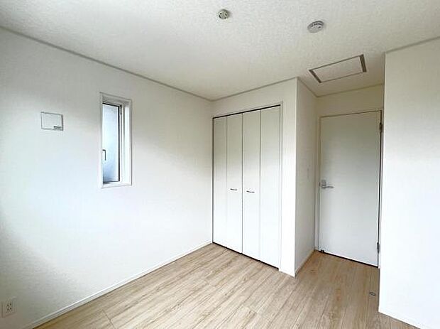 5帖の洋室はゲストルームとしてもお使いいただけますね。