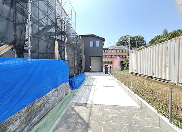 駐車場ももちろん完備しておりますのでお車所有の方にも心強いです。