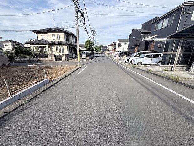 前面道路を含めた現地写真です。ぜひ周辺環境も併せてご覧ください。