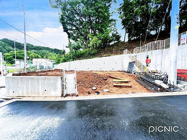 駐車場ももちろん完備しておりますのでお車所有の方にも心強いです。