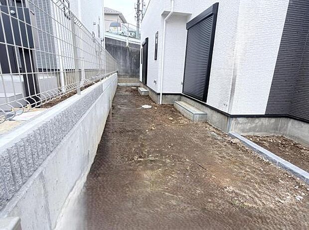 お庭スペースは、ガーデニングやお子様との外遊びなど多彩な用途でお楽しみいただけます。