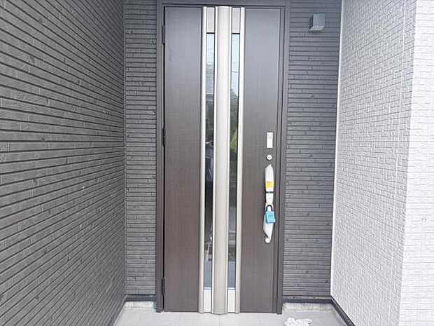 いつも気持ちよくご家族を迎えられる玄関です。