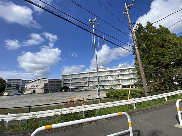 町田市立藤の台小学校まで約700m(徒歩9分)