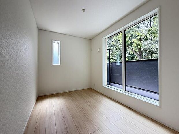 4.8帖の洋室はゲストルームとしてもお使いいただけますね。