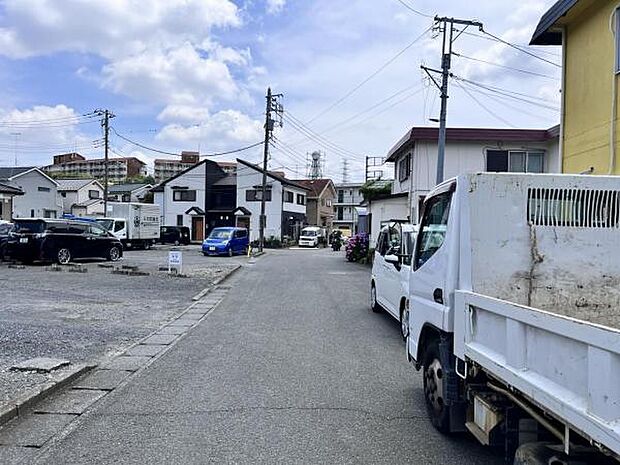 前面道路を含めた現地写真です。ぜひ周辺環境も併せてご覧ください。
