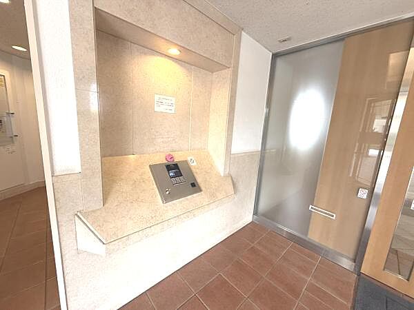 ゆったりとした印象のエントランスです。