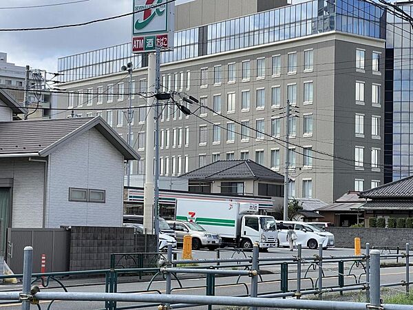 セブン-イレブン 町田街道鶴間店まで約240m（徒歩3分）