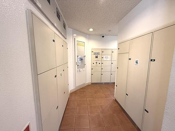 不在時にも荷物を受け取れる宅配ボックス。