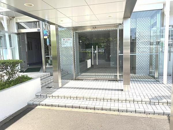 エントランスです。皆様やお客様をお出迎え致します。
