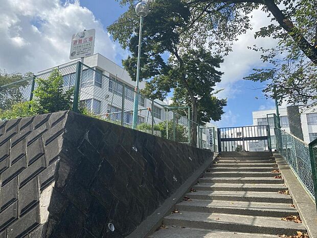 町田市立町田第三小学校まで約1000m(徒歩13分)