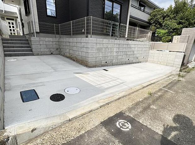 駐車場ももちろん完備しておりますのでお車所有の方にも心強いです。