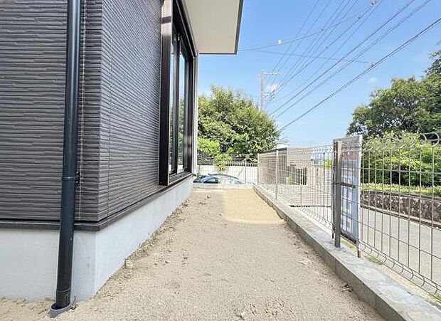 お庭スペースは、ガーデニングやお子様との外遊びなど多彩な用途でお楽しみいただけます。