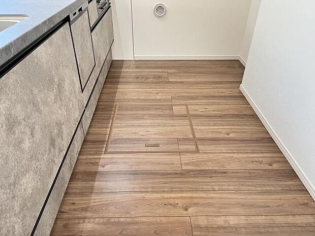 いつでもお部屋をスッキリお使い頂ける収納スペースを設置。