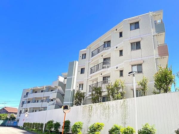 鉄筋コンクリート造5階建ての2階部分です。