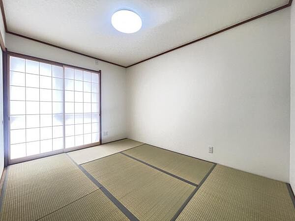 和室スペースです。畳のお部屋は寛げる空間ですね。