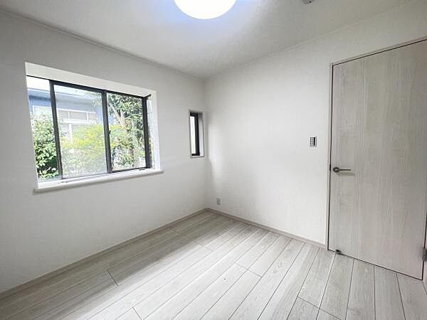 4.5帖の洋室はゲストルームとしてもお使いいただけますね。