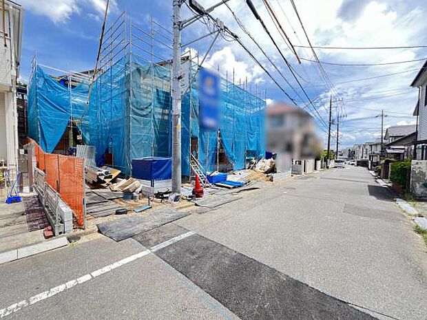 前面道路を含めた現地写真です。