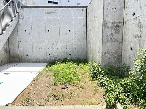駐車場ももちろん完備しておりますのでお車所有の方にも心強いです。