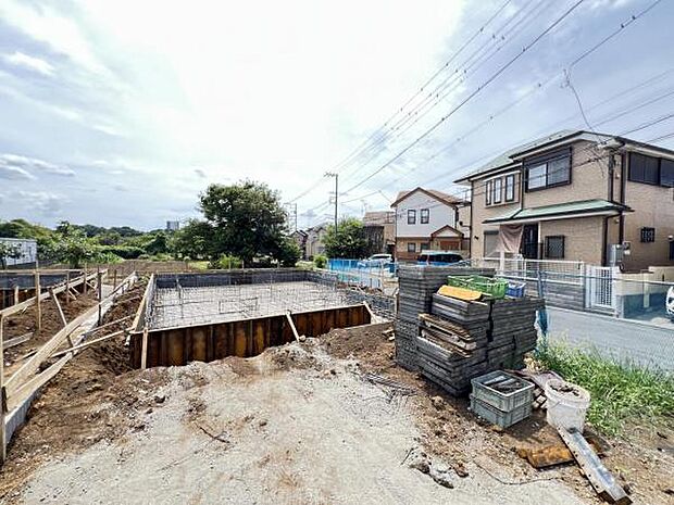 駐車場ももちろん完備しておりますのでお車所有の方にも心強いです。