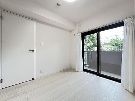 4.5帖の洋室はゲストルームとしてもお使いいただけますね。