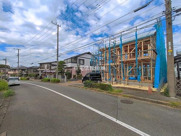 前面道路を含めた現地写真です。