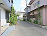 外観：前面道路を含めた現地写真です。