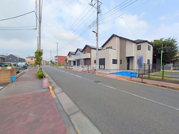 前面道路を含めた現地写真です。