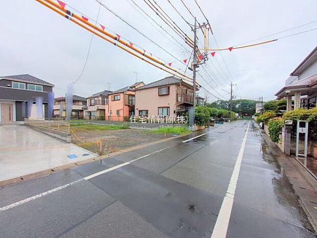 前面道路を含めた現地写真です。
