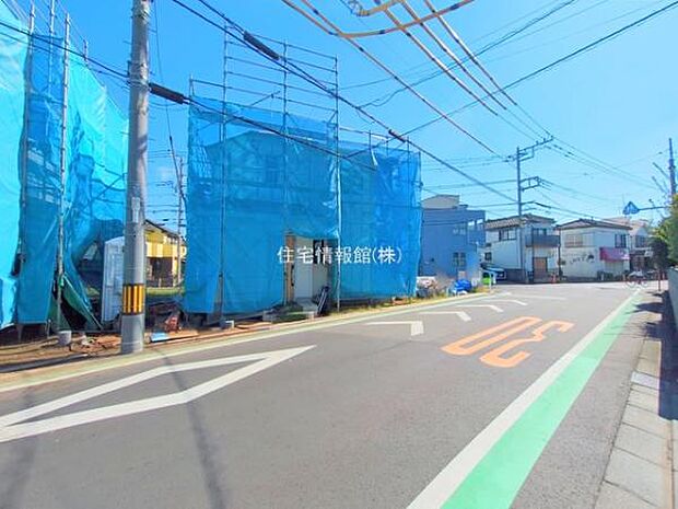 前面道路を含めた現地写真です。