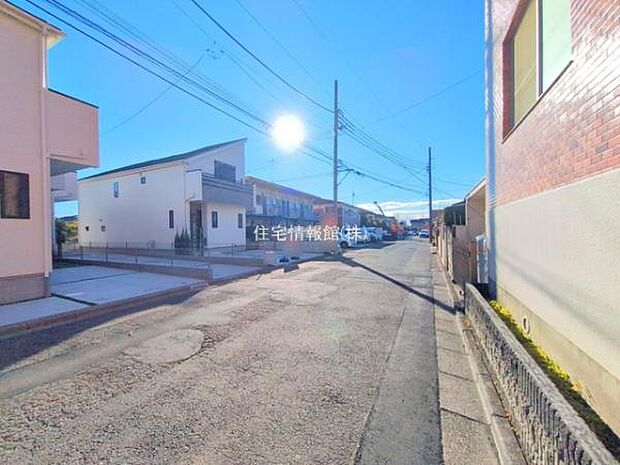 前面道路を含めた現地写真です。