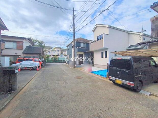 前面道路を含めた現地写真です。