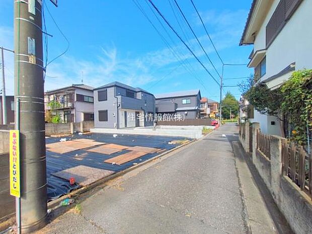 前面道路を含めた現地写真です。