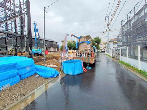 前面道路を含めた現地写真です。