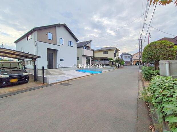 前面道路を含めた現地写真です。