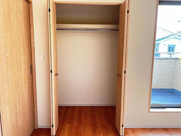 いつでもお部屋をスッキリお使い頂ける収納スペースを設置。