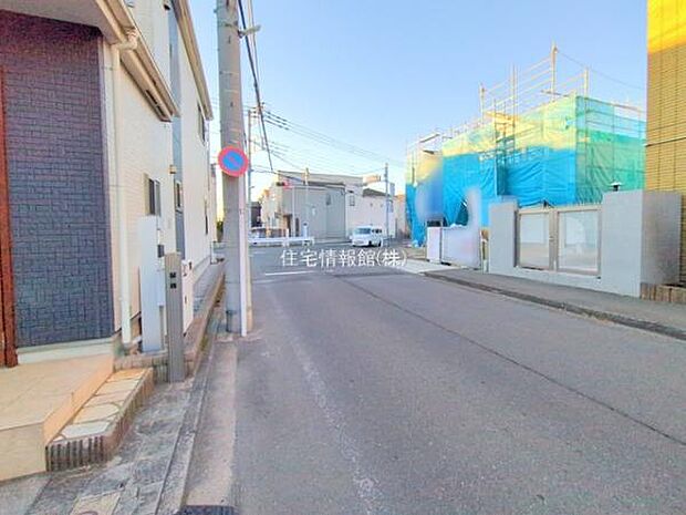 前面道路を含めた現地写真です。