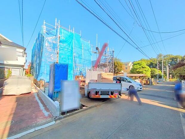 前面道路を含めた現地写真です。