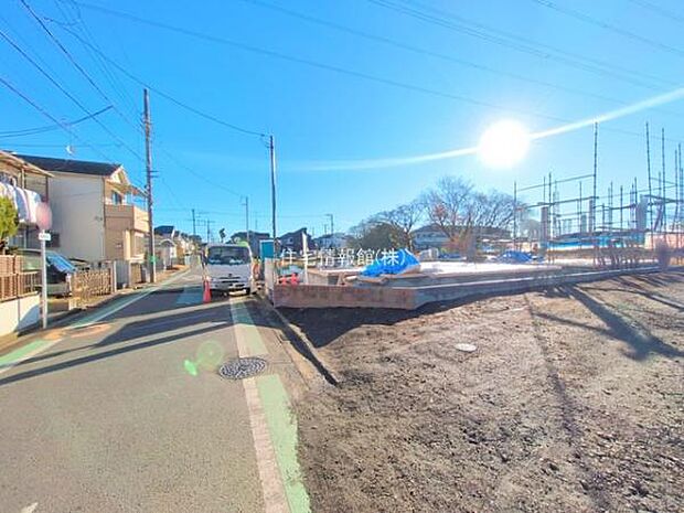 前面道路を含めた現地写真です。