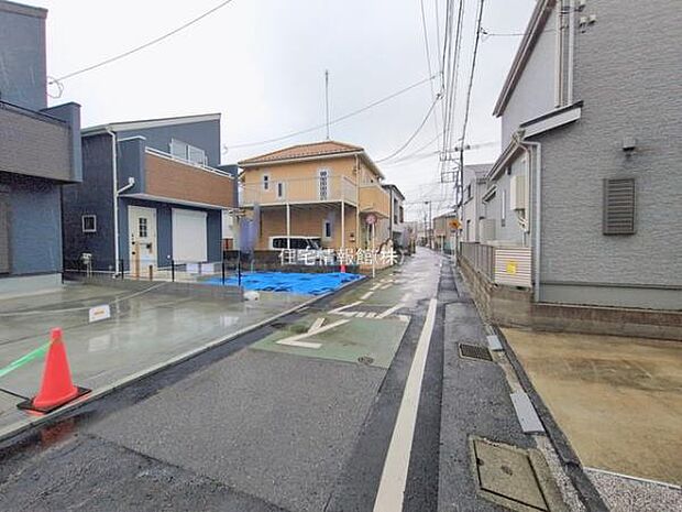 前面道路を含めた現地写真です。