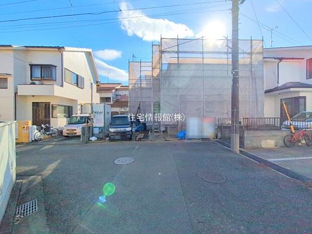 前面道路を含めた現地写真です。