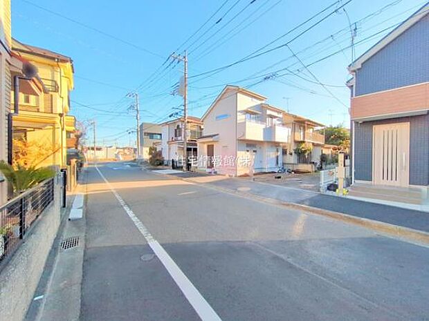 前面道路を含めた現地写真です。