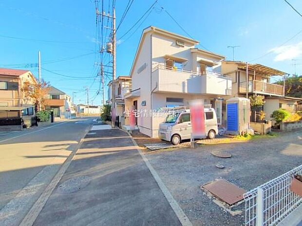 前面道路を含めた現地写真です。