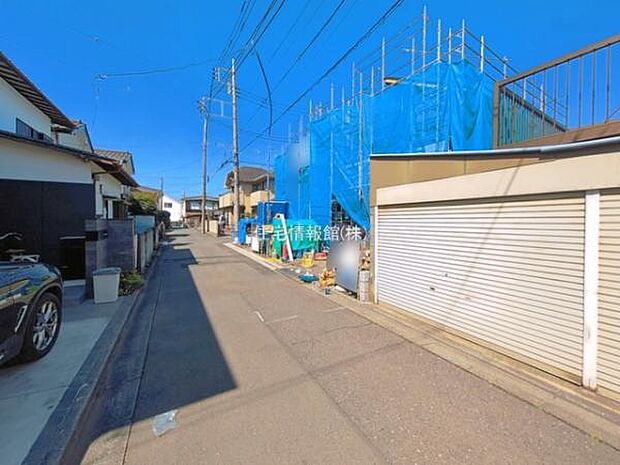 前面道路を含めた現地写真です。