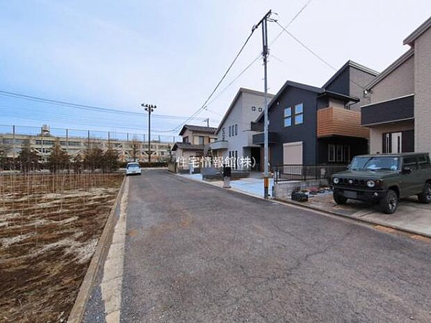 前面道路を含めた現地写真です。