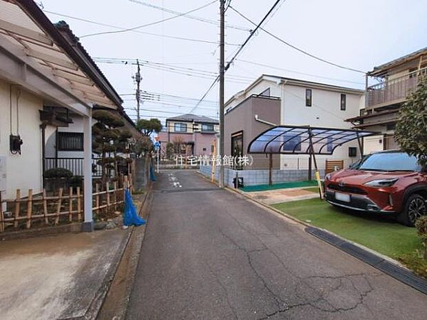 前面道路を含めた現地写真です。